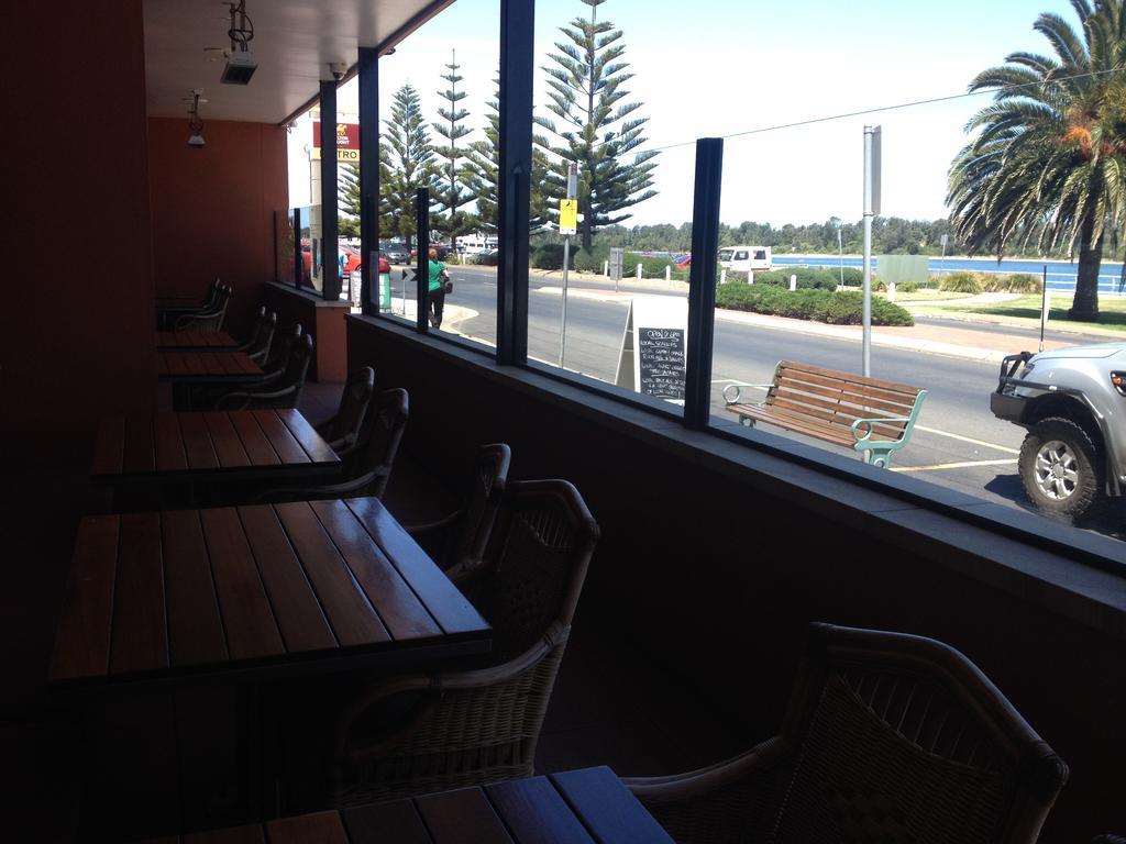 The Central Hotel Motel Lakes Entrance Exteriör bild