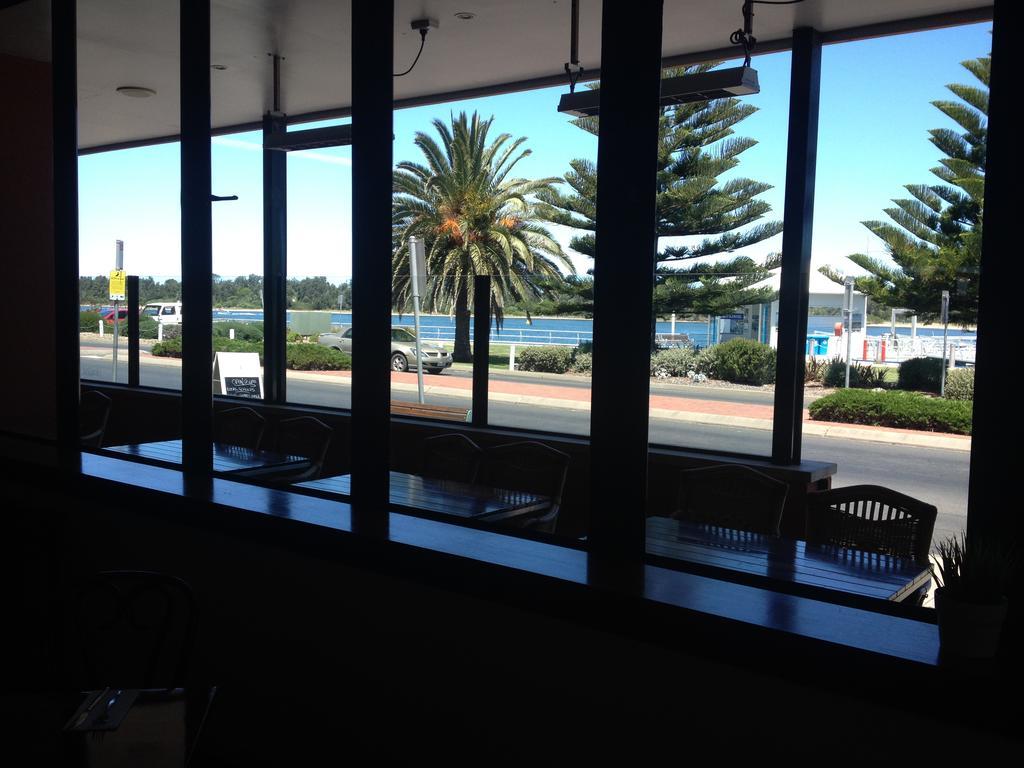 The Central Hotel Motel Lakes Entrance Exteriör bild