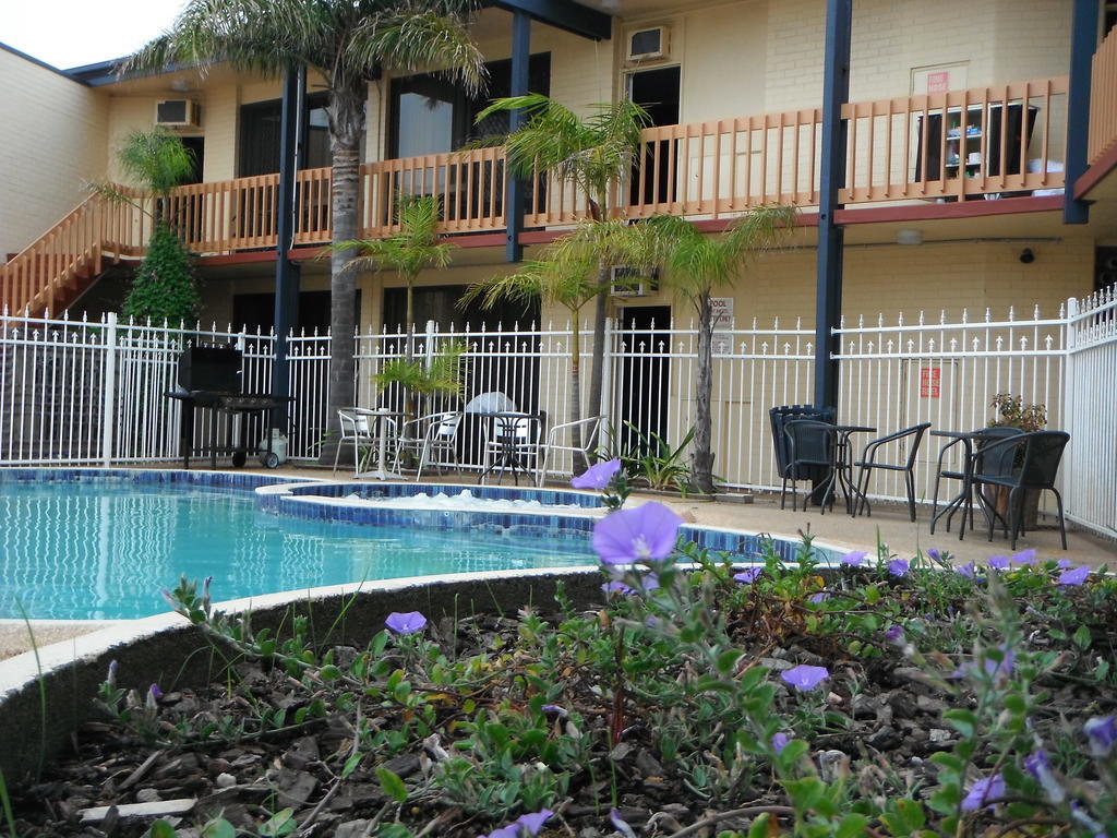 The Central Hotel Motel Lakes Entrance Exteriör bild